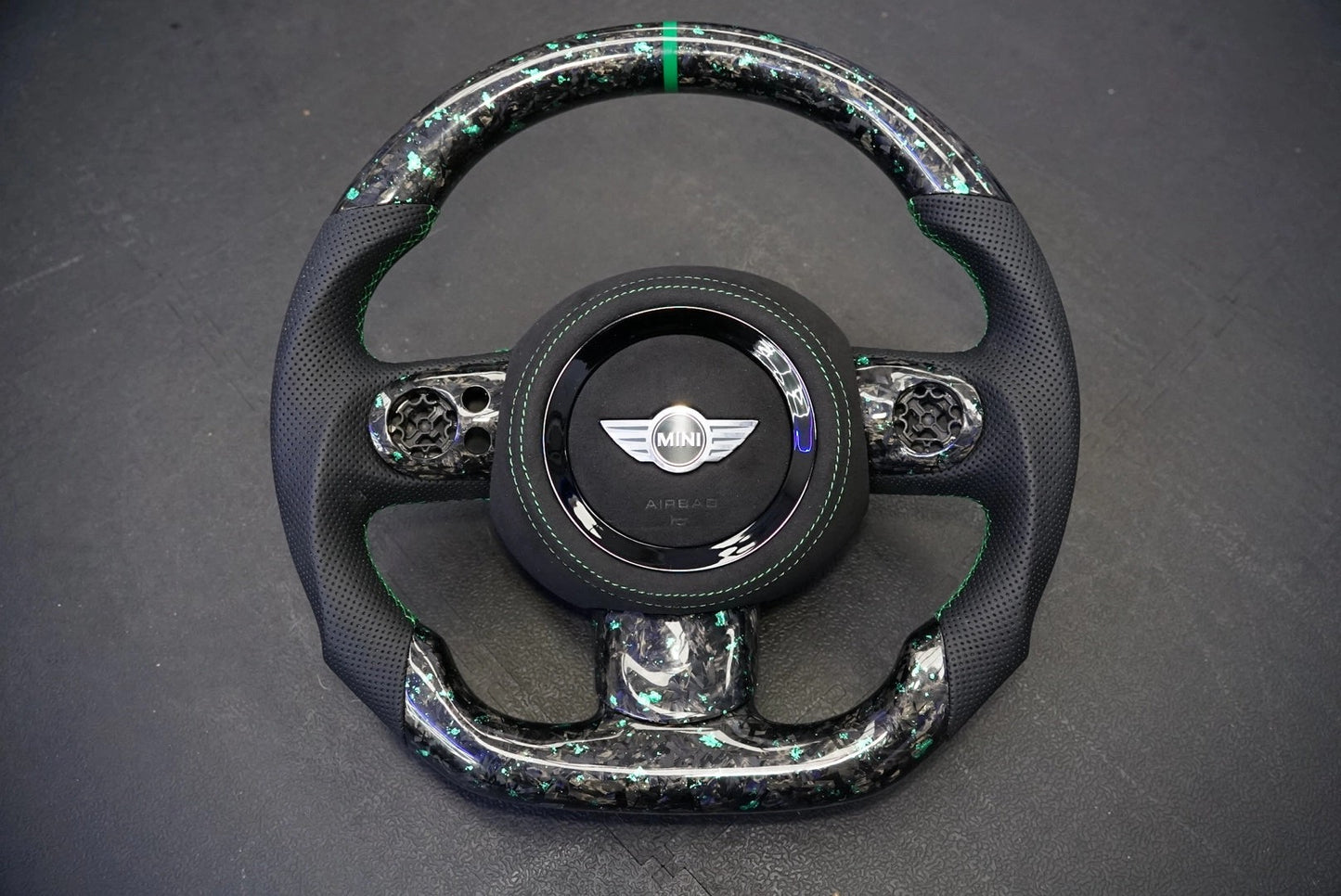 MiniCooperBase/S/JCWR56CustomCarbonFibreSteeringWheel(2007-2013)