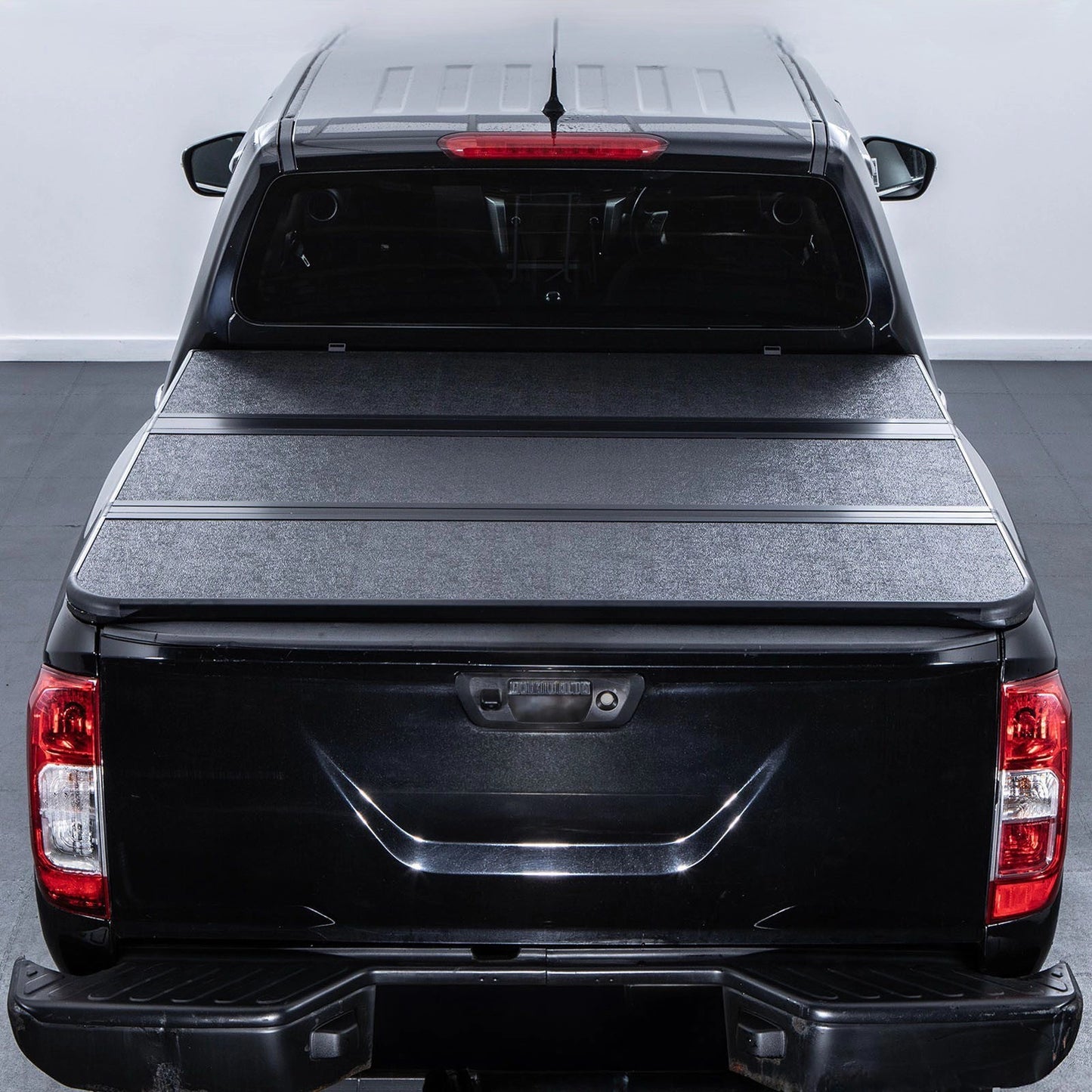 NissanNavaraD4005-14BlackTri-FoldHardTonneauCover