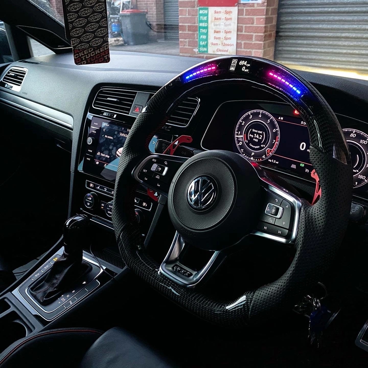 VolkswagenGolfMK7/MK7.5GTI/RLEDDisplayCarbonFibreSteeringWheel(LEDCUSTOM/2013-2020Models)