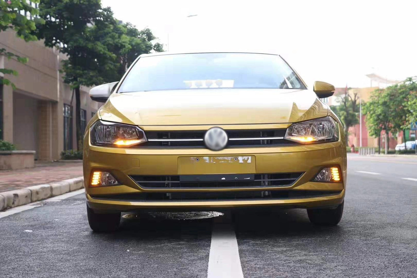 VolkswagenPoloAWDaytimeRunningLightsWithIndicatorsAndNightRunners(2018+)