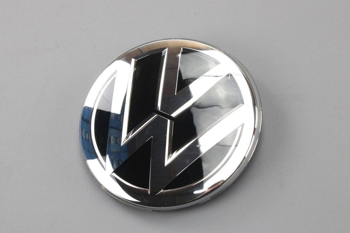 VWPolo2018-onT-RocfrontgrilleVWemblembadge2GA853601JZA
