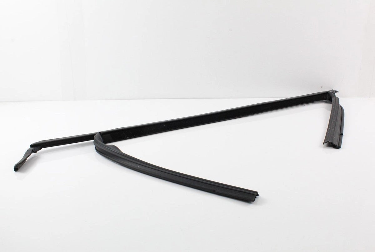 VWPolo9N9N302-09frontleft5doorupperwindowseal6Q4837431K