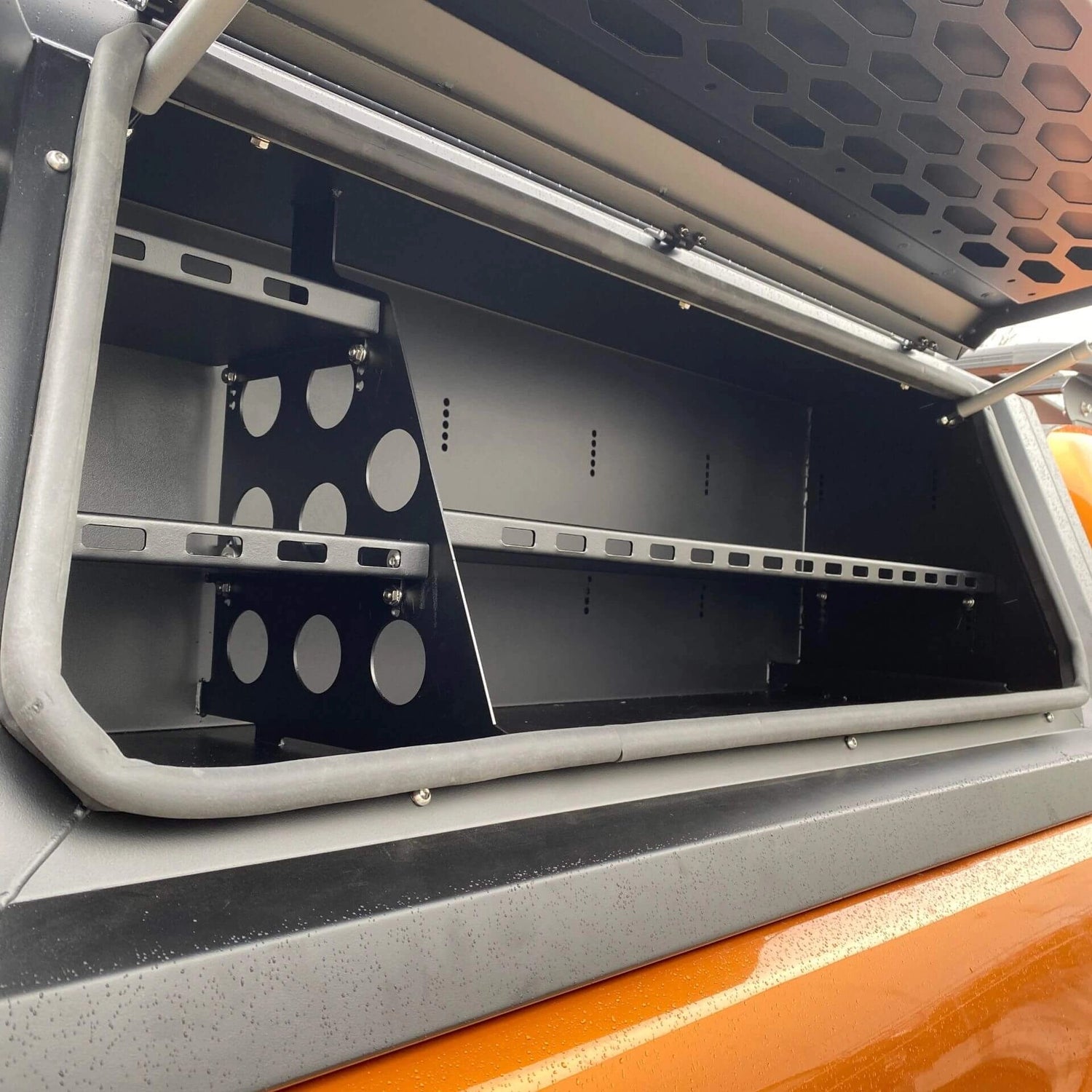 AluminiumPickupLoadBedCanopyShelfInsertfortheToyotaHilux2016+