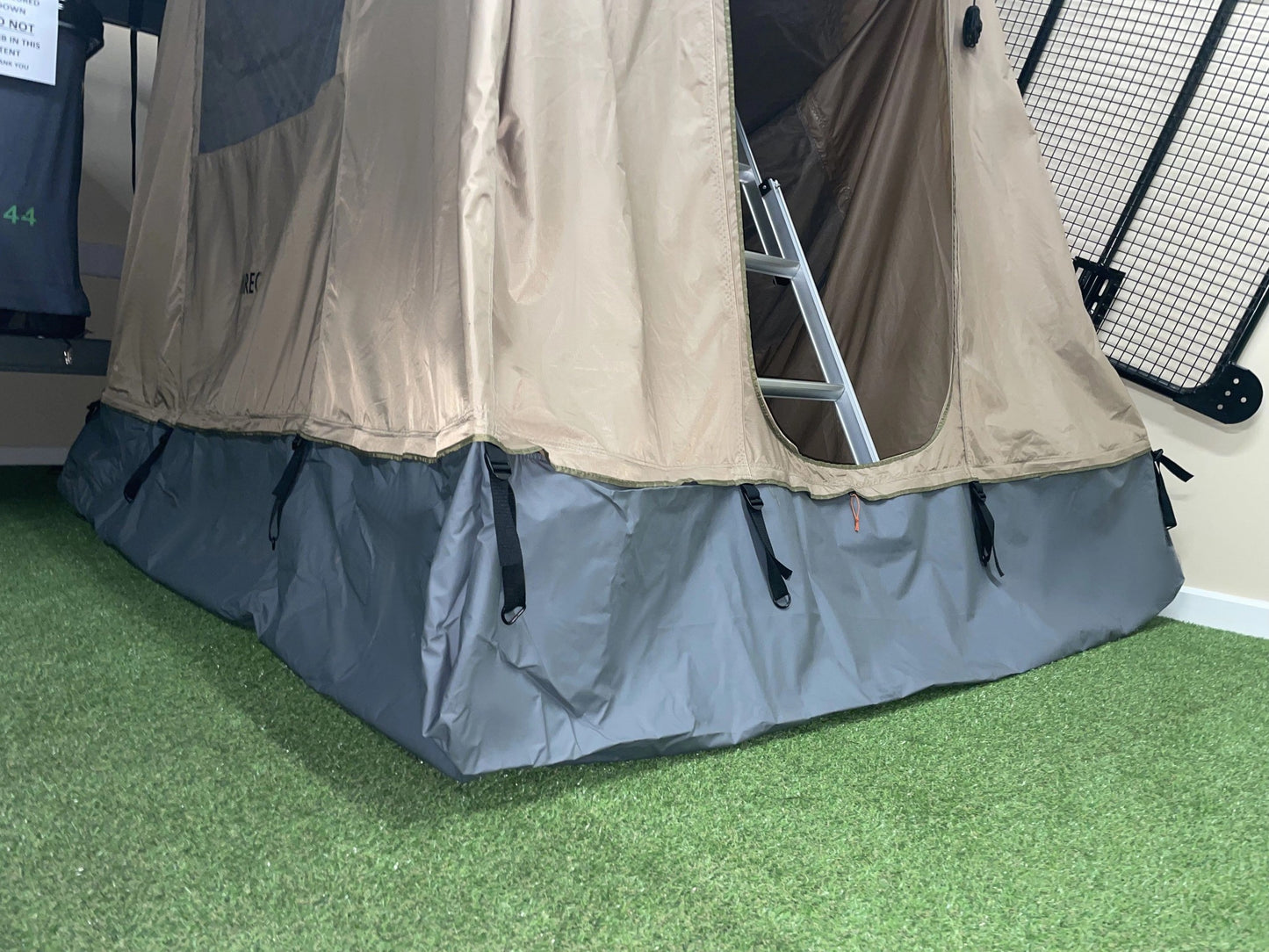 AnnexExtensionforDirect4x4Green&GreyExpeditionFoldOutRoofTopTent