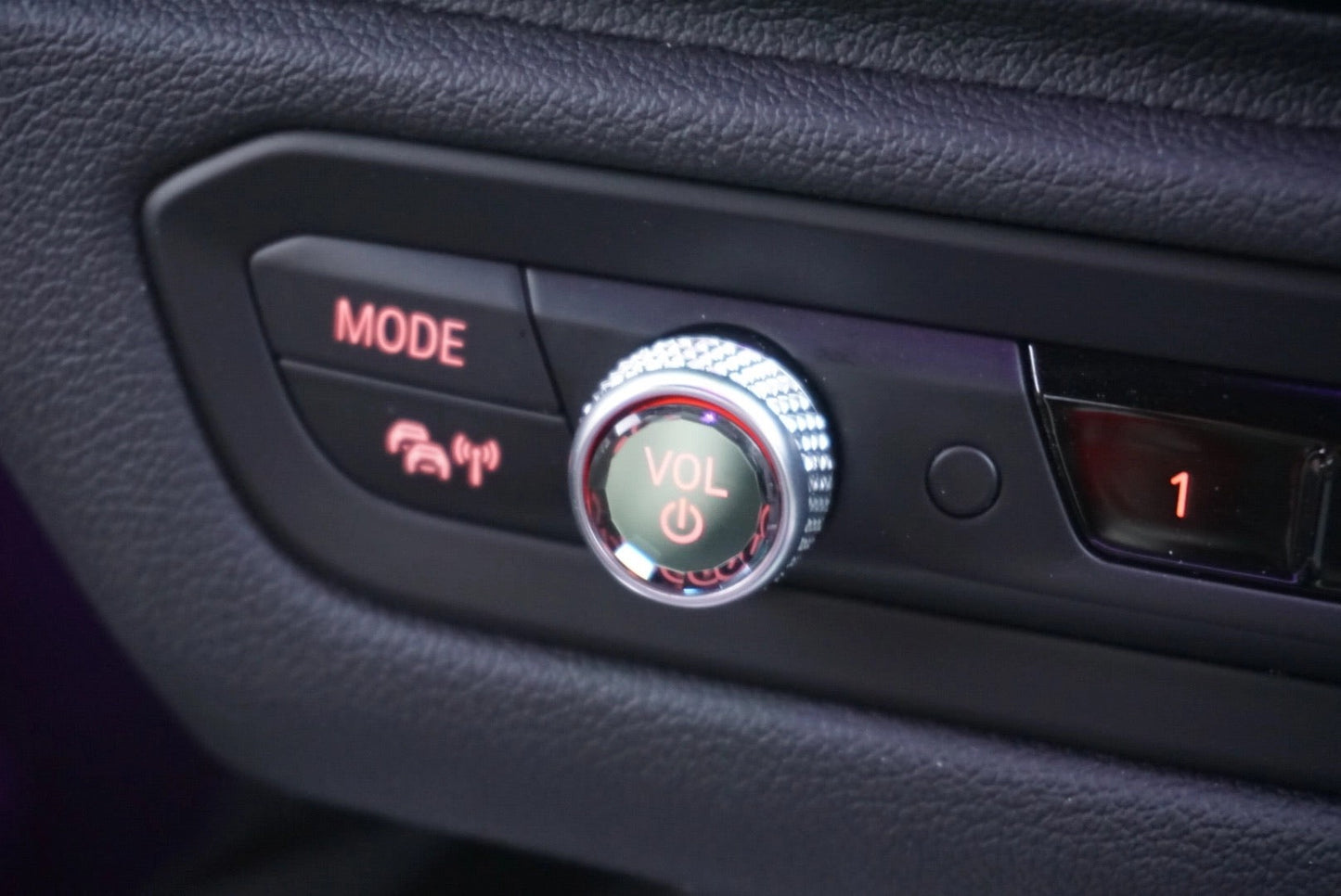 BMWCrystalReplacementVolumeControlButton(G20G05X5G06X6G07X7Z4G29)(Crystal/Black)