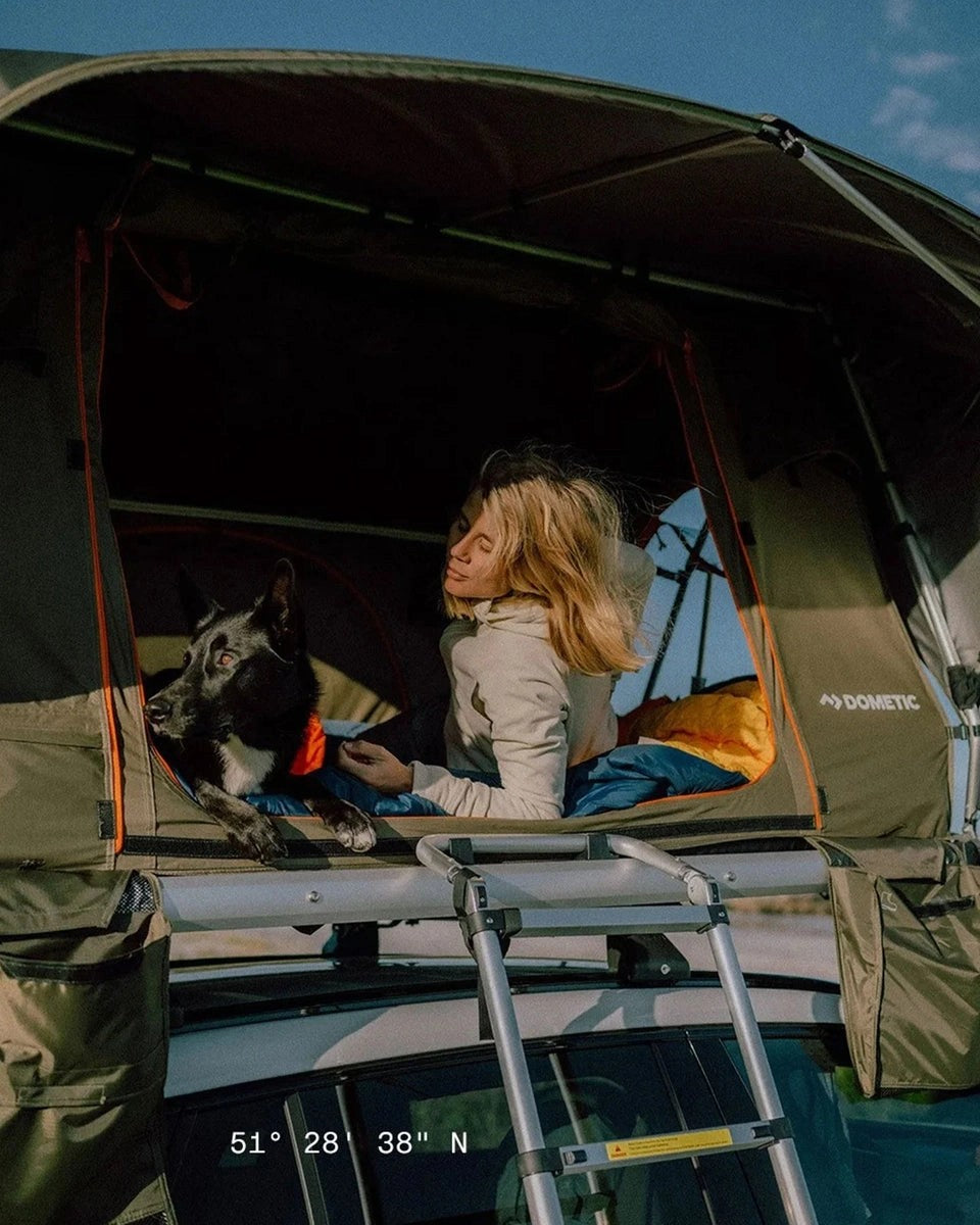 DometicTRT120EElectric(12V)OpeningRooftop4WDTent/ForestGreen