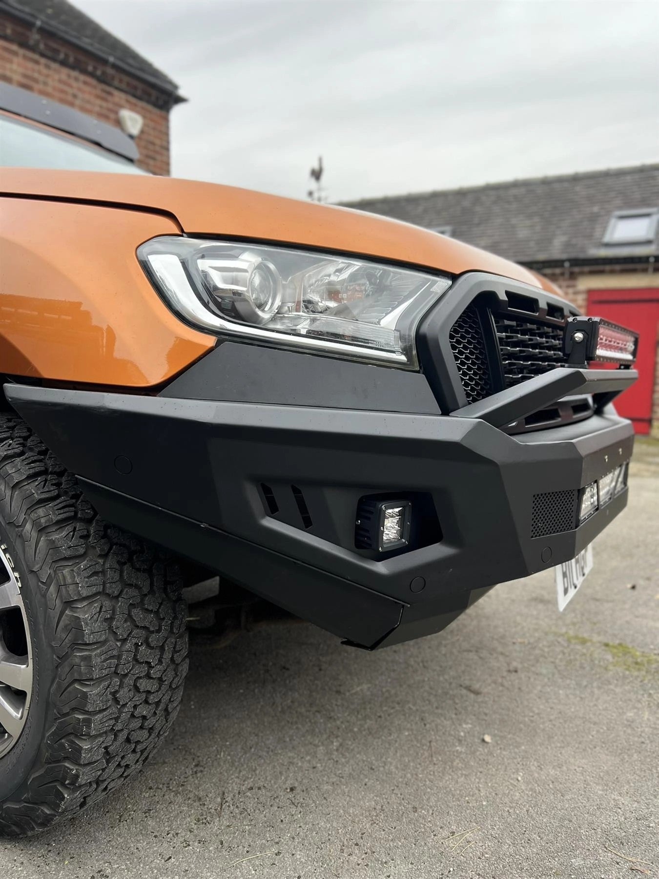 ExpeditionStyleFrontBumperwithLEDLightBarfortheFordRangerT716-18