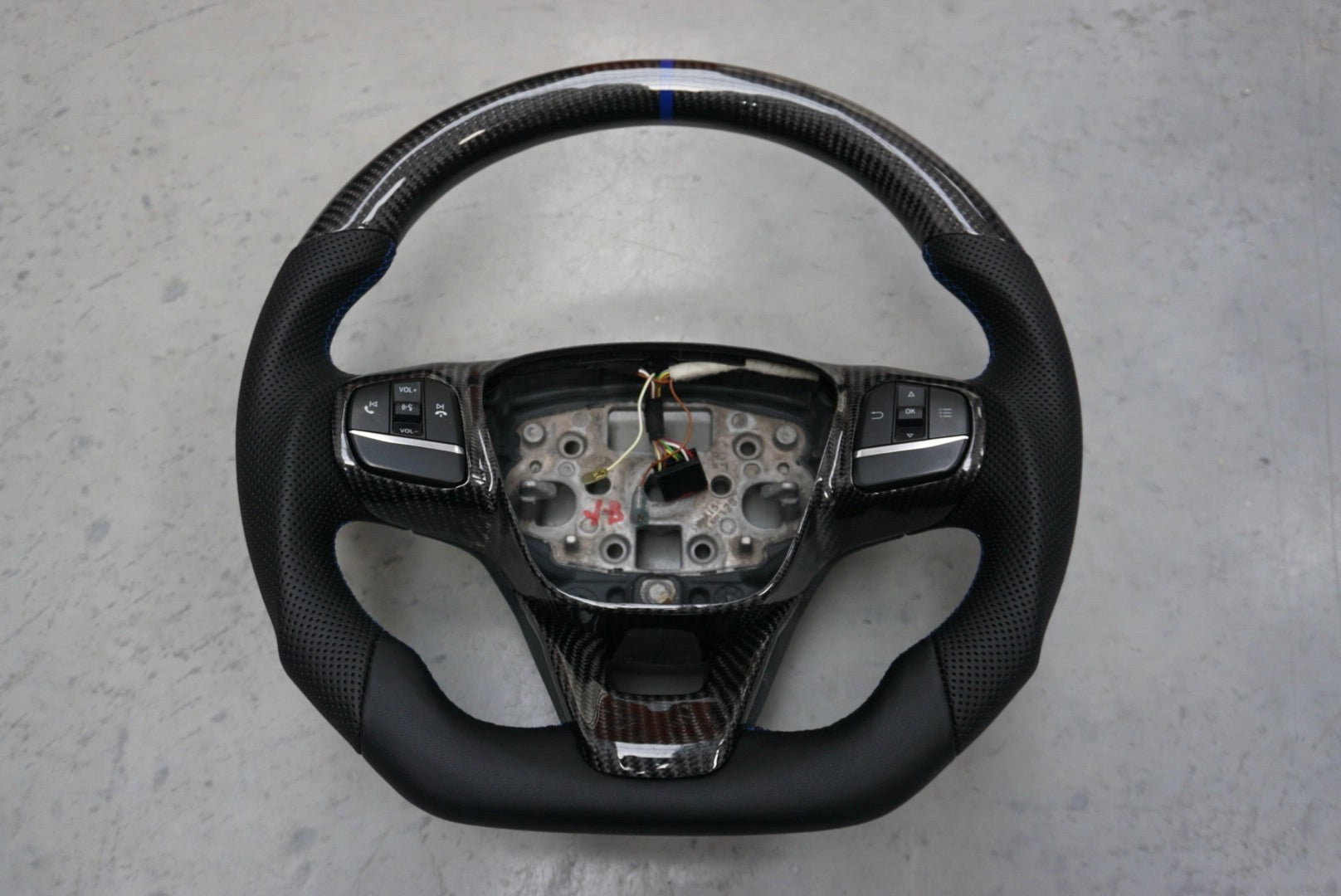 FordTransitCarbonFibreCustomSteeringWheel(2018-Present)