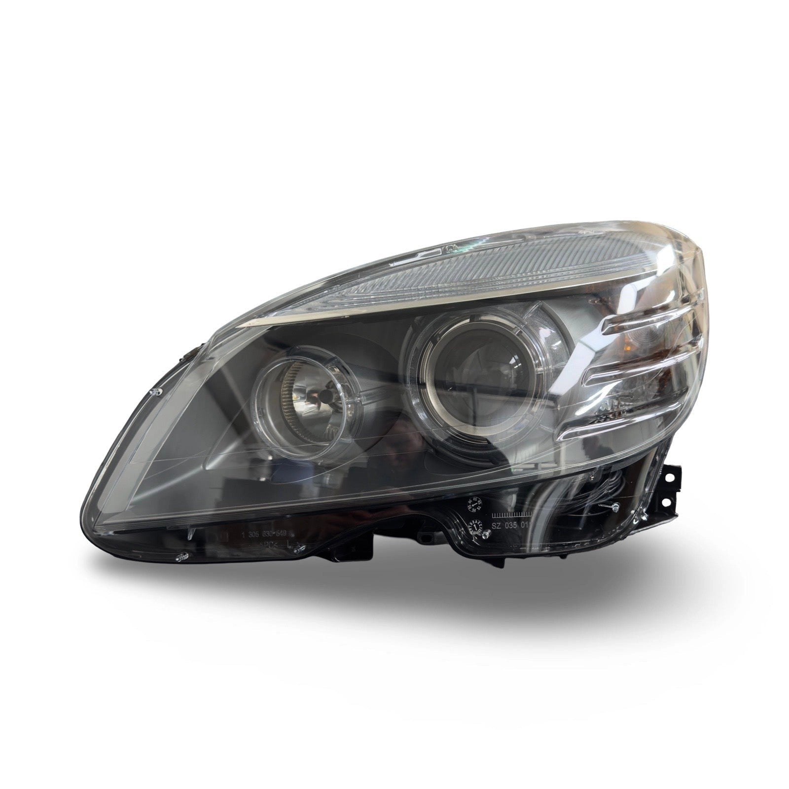 MERCEDESCCLASSW204leftsideXenonILSheadlightA2048204359