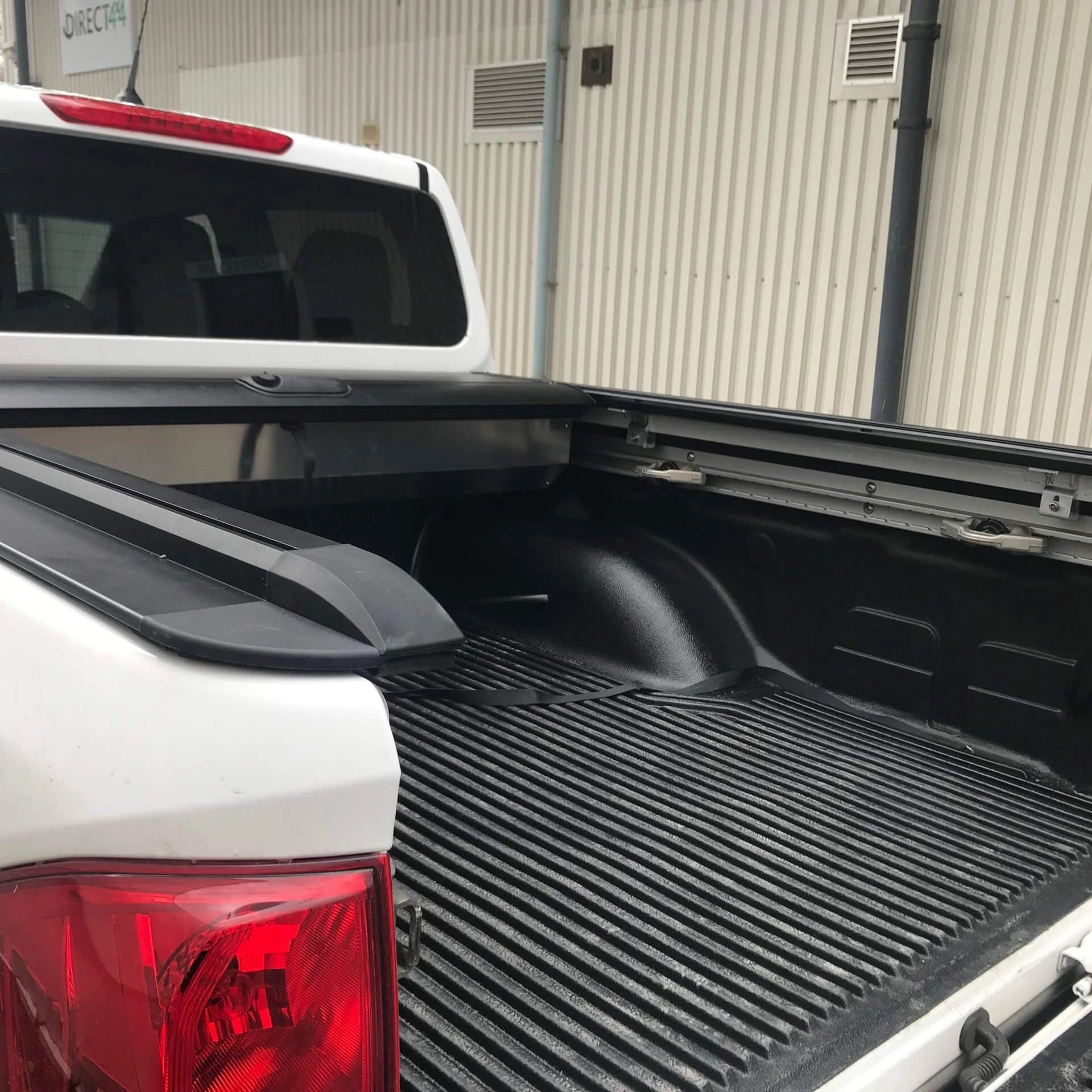 Roll&LockStyleLoadBedTonneauCoverToyotaHilux05-16[RollbarCompatible]