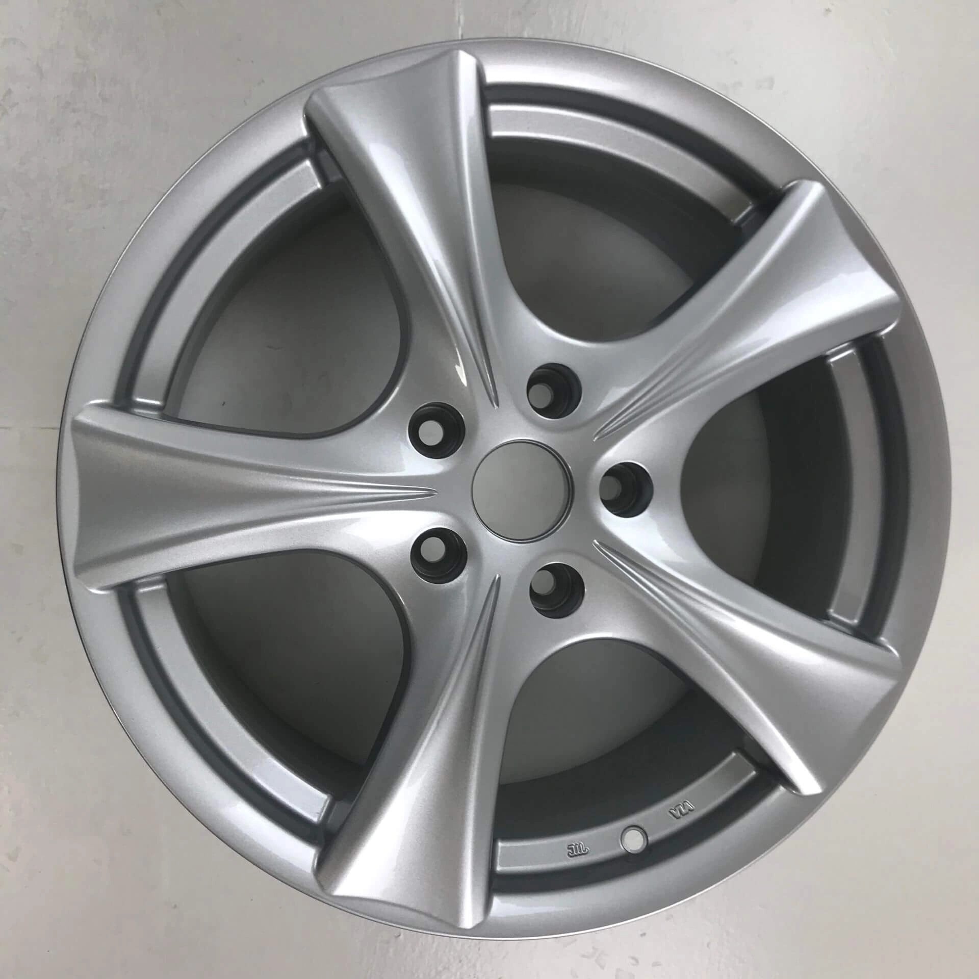 Setof45-SpokeSilverCalibre18"SportsAlloyWheelsforVWT5&T6"