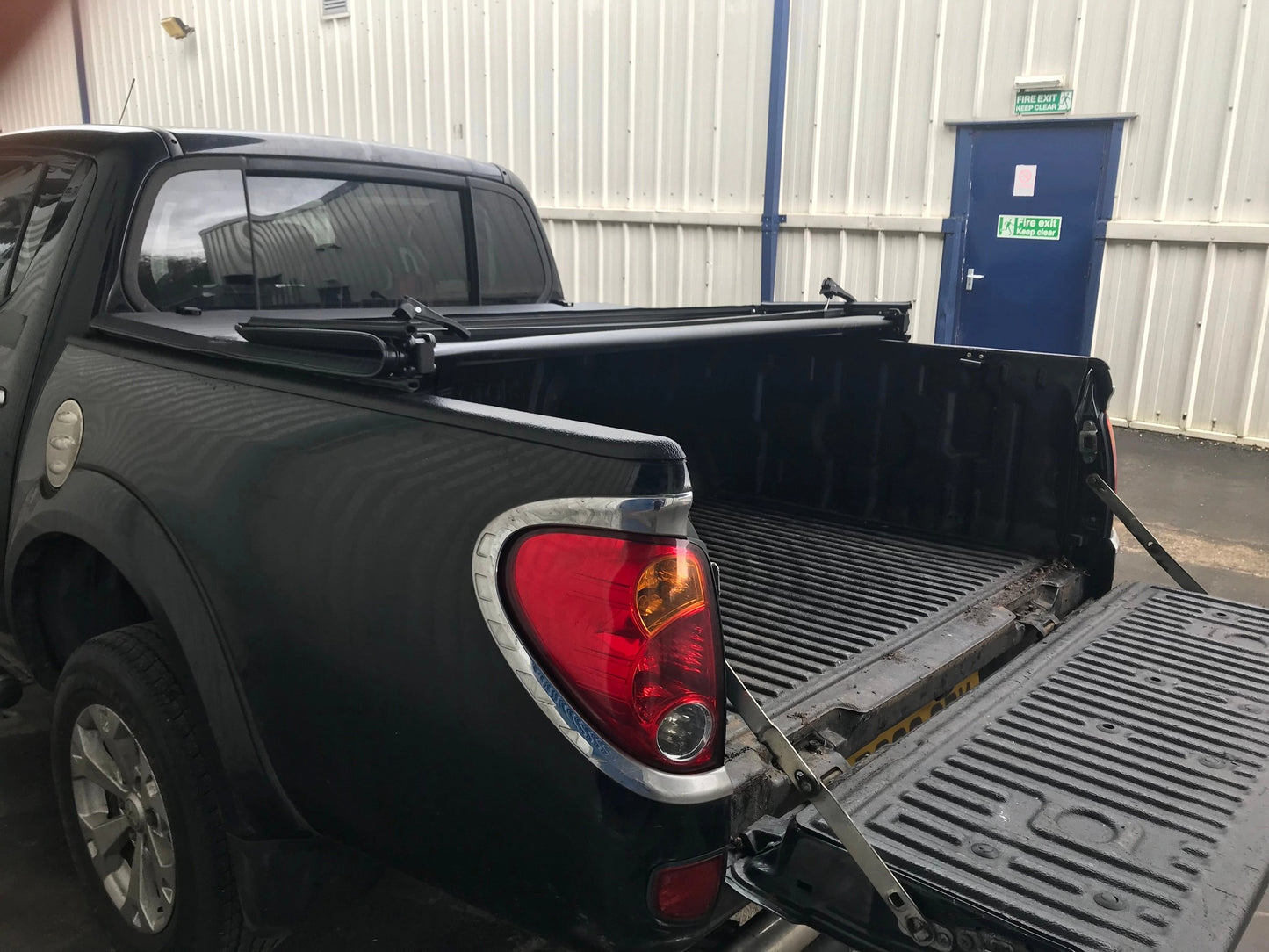 SoftTri-FoldTonneauCoverforMitsubishiL200DoubleCab10-14LongBed