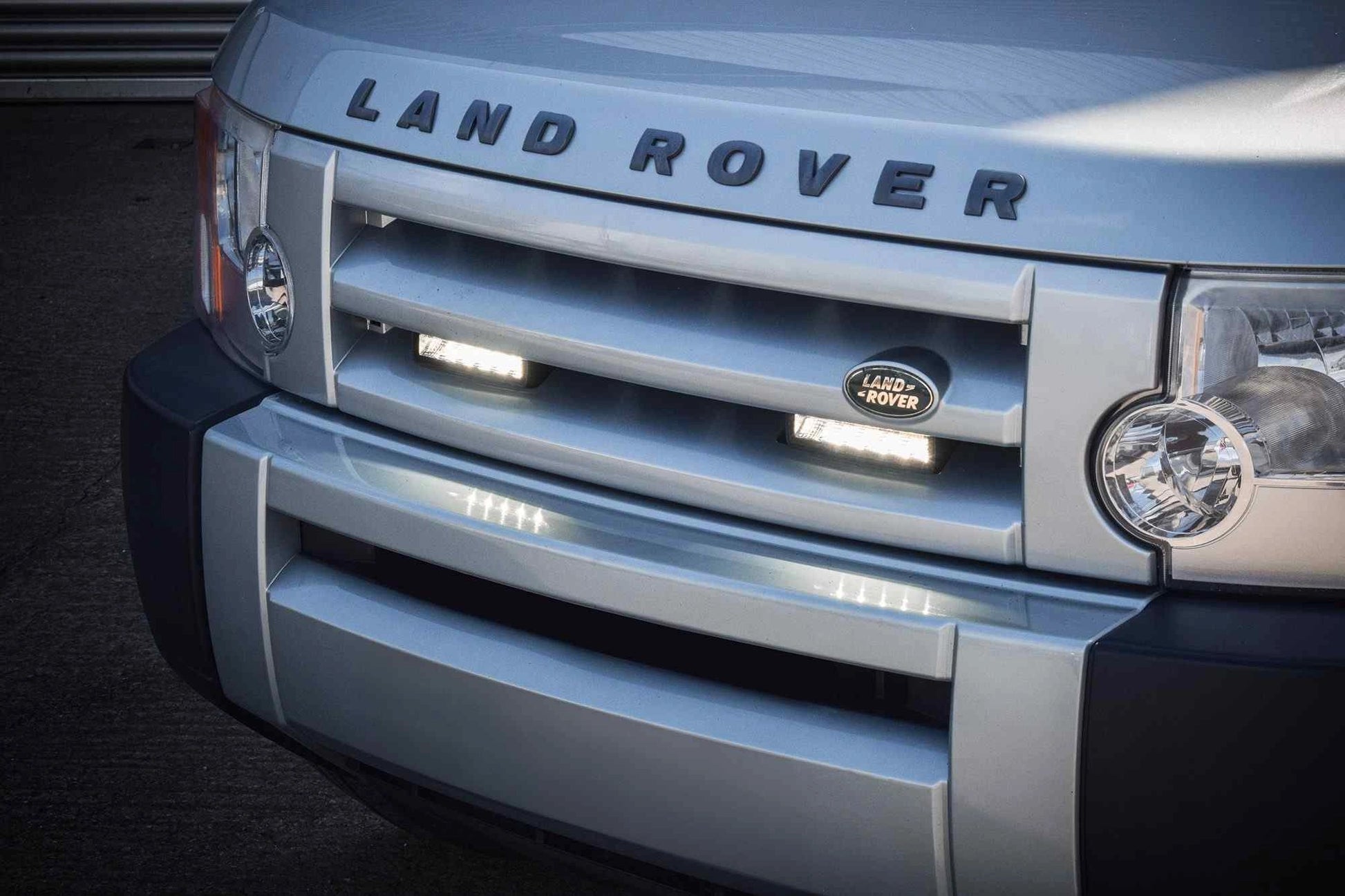 StealthLEDLandRoverDiscovery32004-2009Twin6″LuminousLEDIntegrationGrilleKit–5,760Lumens