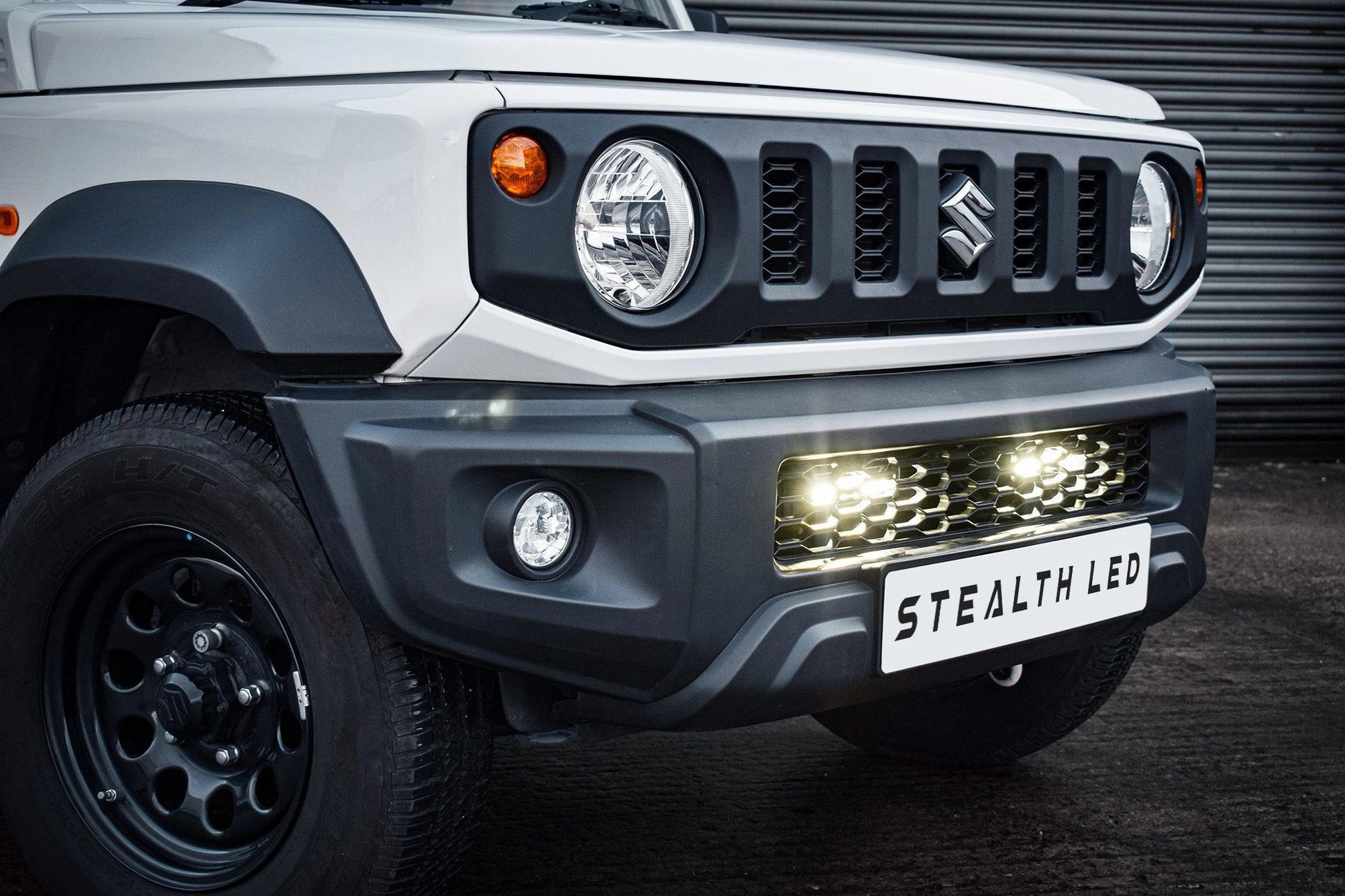 StealthLEDSuzukiJimny2018+Twin6″LuminousLEDIntegrationGrilleKit–5,760Lumens