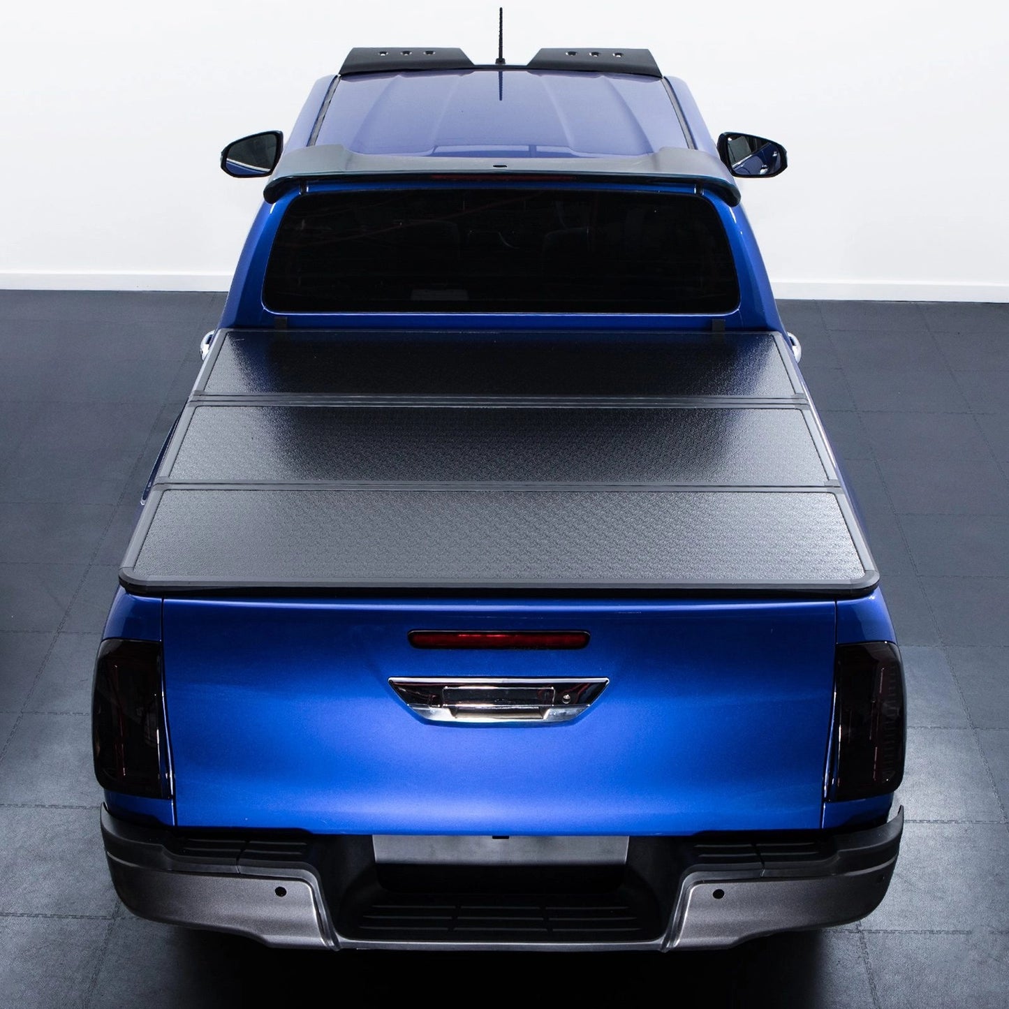 ToyotaHiluxRevo2015+BlackTri-FoldHardTonneauCover