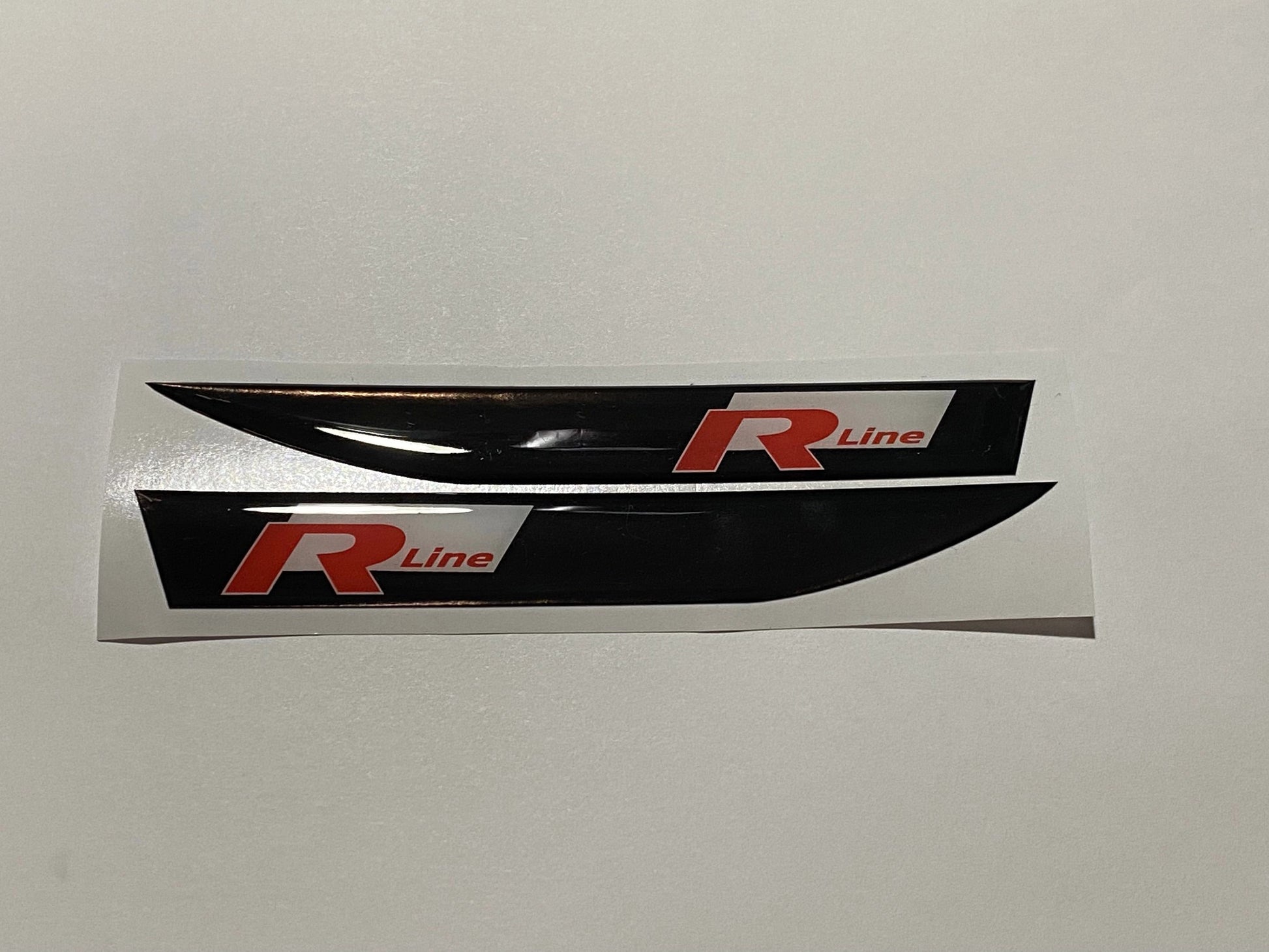 Volkswagen“RLine”LogoSideRepeaterGelBadges(Red/White/Black)-DIVERSION
