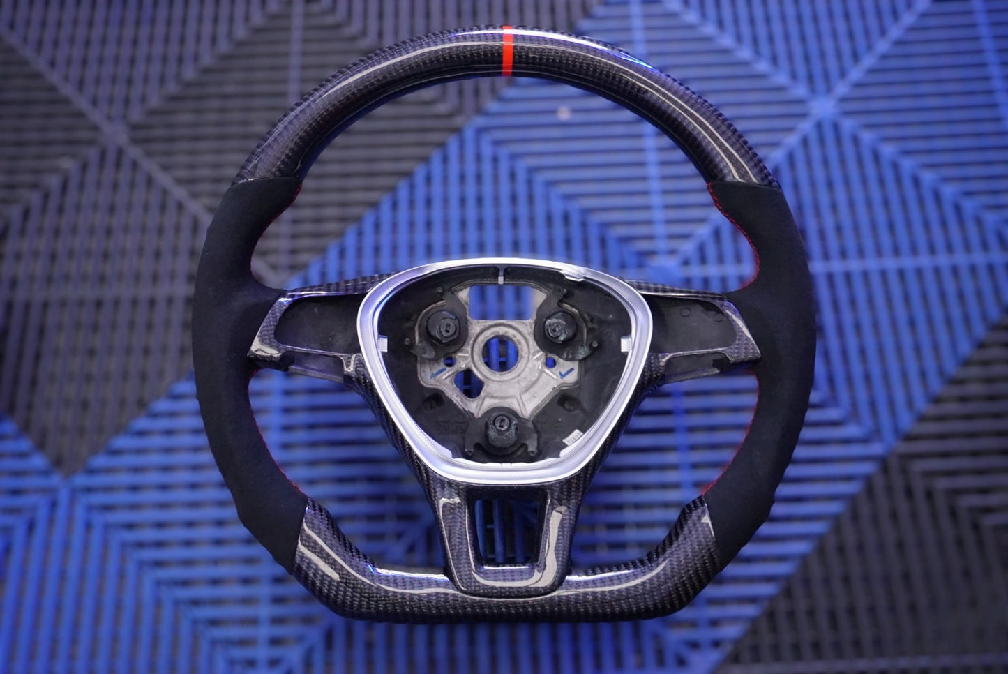 VolkswagenMultiModelCarbonFibreSteeringWheel(Custom)