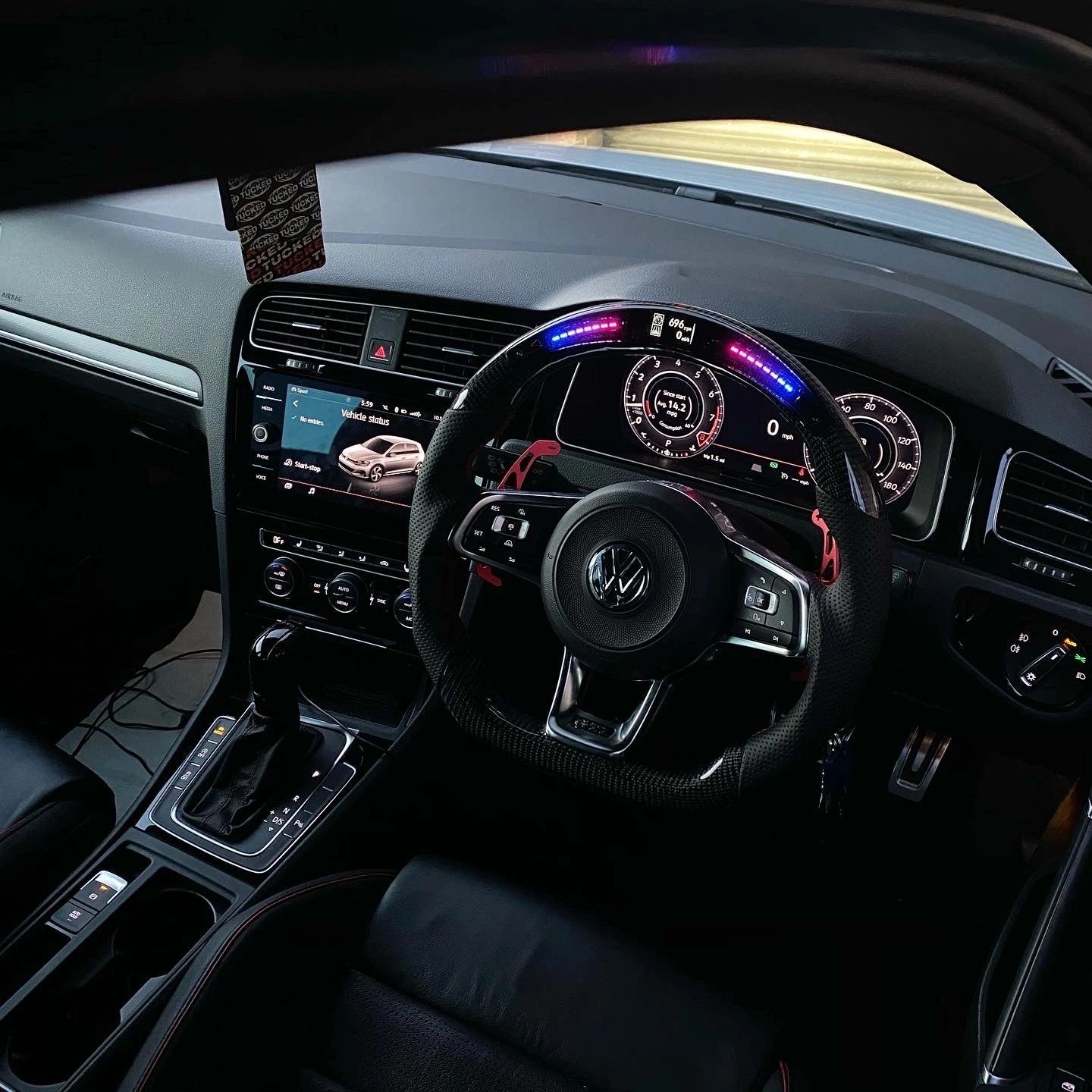 VolkswagenPoloAWMK6GTI/RLineLEDDisplayCarbonFibreSteeringWheel(LEDCUSTOM/2018+Models)