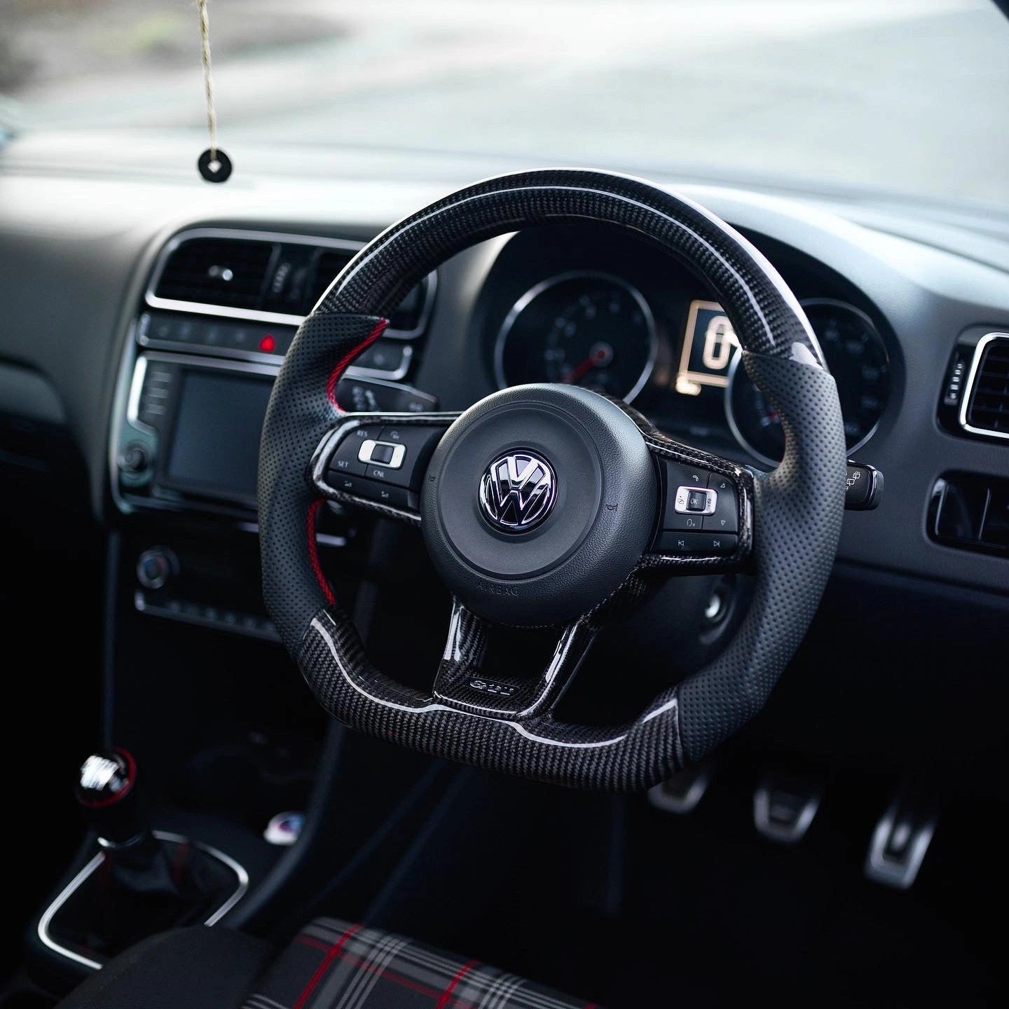VolkswagenPoloMK56CGTI/R-lineCarbonFibreSteeringWheel(CUSTOM/2014-2017Models)