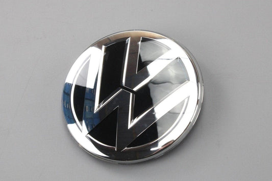 VWPolo2018-onT-RocfrontgrilleVWemblembadge2GA853601JZA