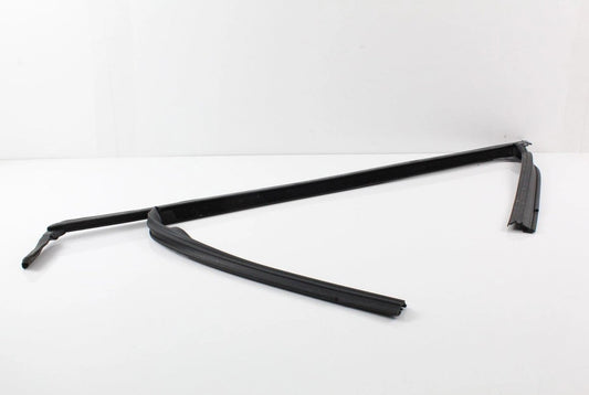 VWPolo9N9N302-09frontleft5doorupperwindowseal6Q4837431K
