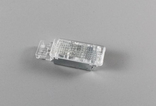 VWPoloT-Roc2018-onbootcompartmentlight2GA947415