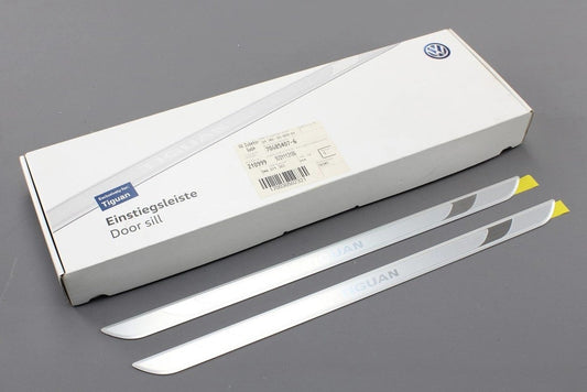 VWTiguan2016-onstainlesssteeldoorsillprotectors(front)5NA071303